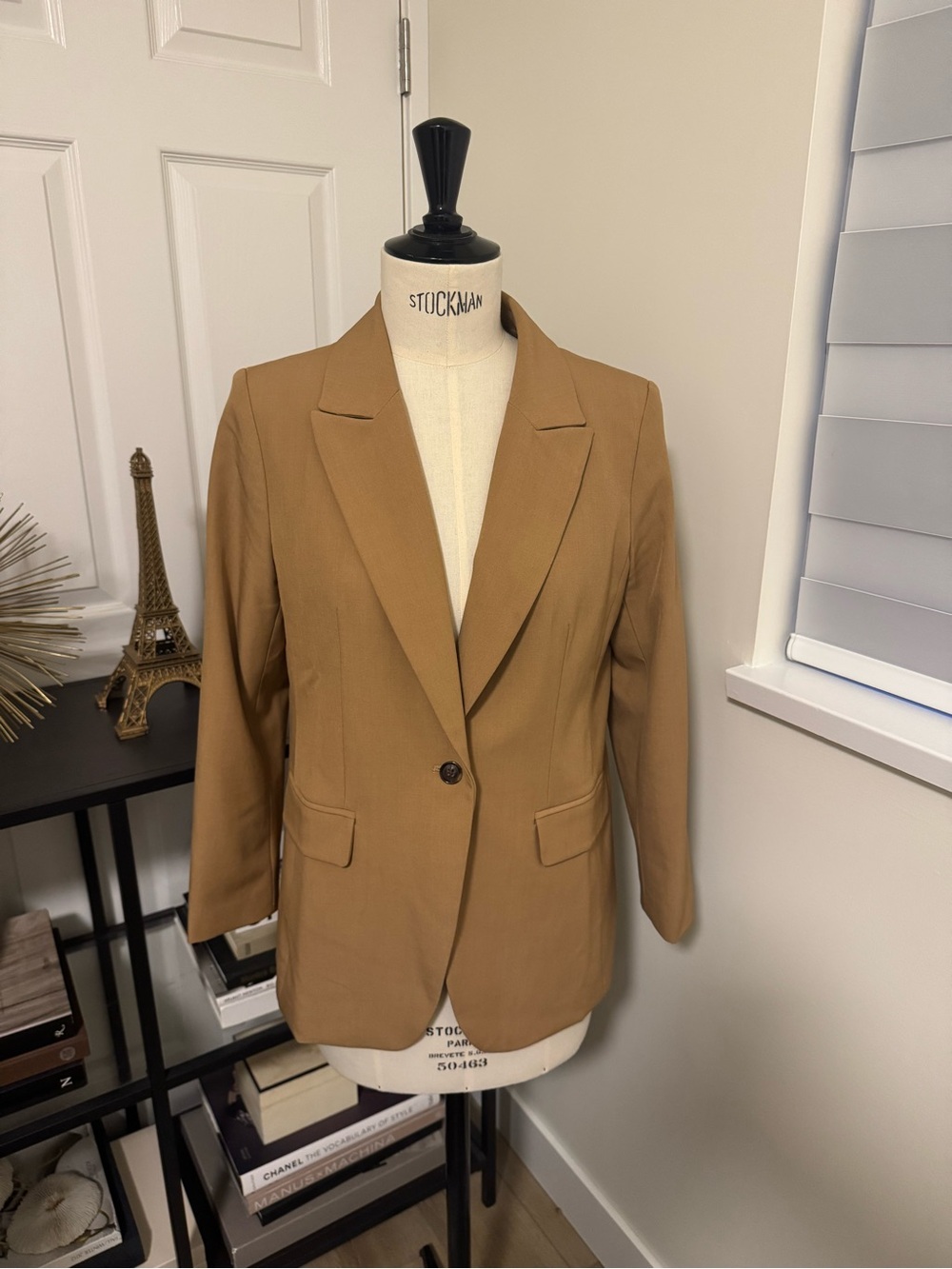 Banana Republic Classic Tan Women's Blazer Jacket - Tailored Single-Button